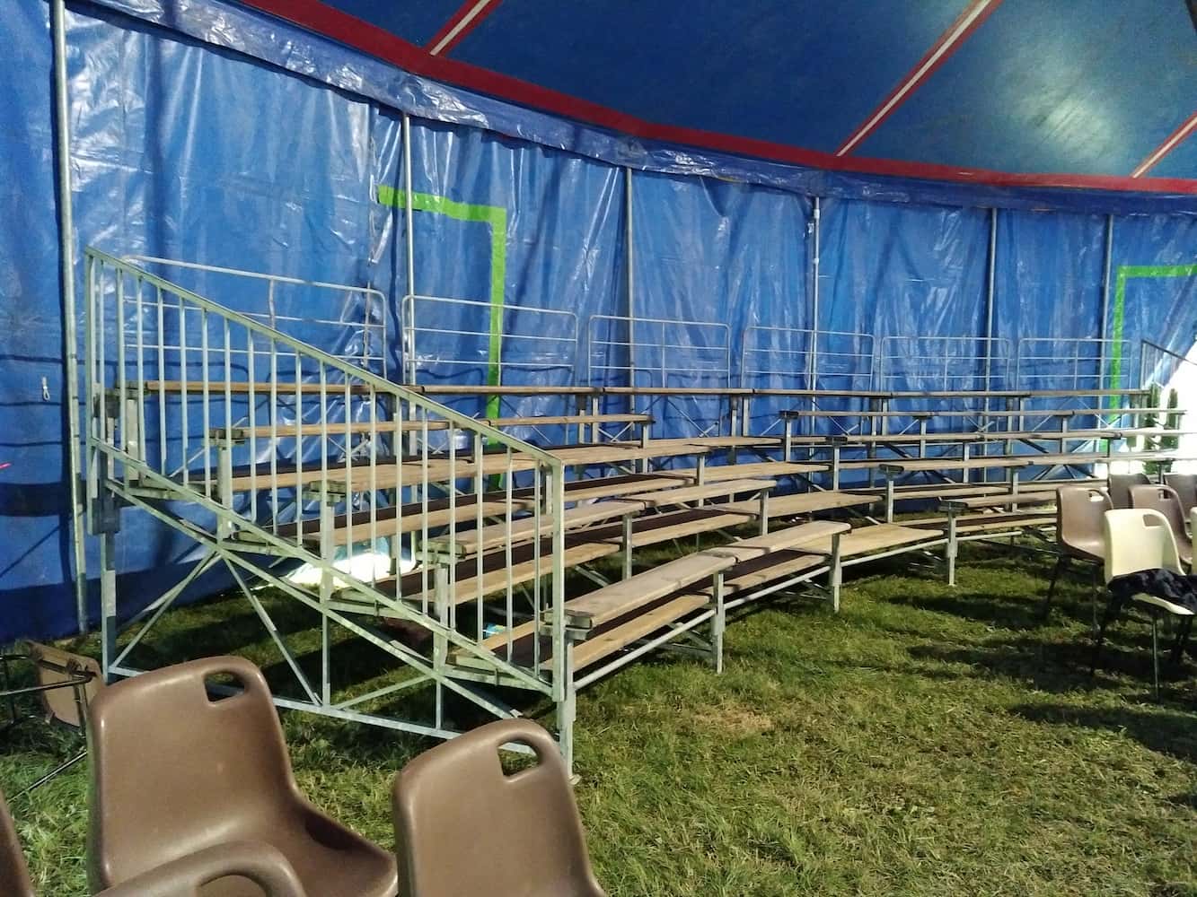 location gradin style masson pour chapiteau de cirque
